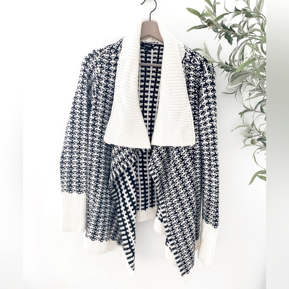 Apt 9 Wool Blend black and white Sweater